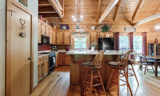 Greenville - Spartanburg Cabin | Cozy Neely Cabin Near DT Greenville with Family-Friendly Amenities