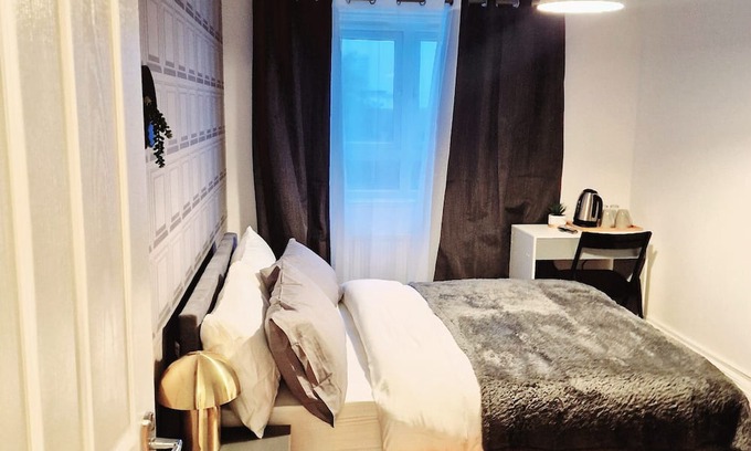 Sutton Central Apartment | Inviting Brunswick Rooms for Families in Sutton