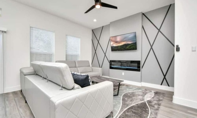 OST - South Union House | Artsy Haus: Innercity Retreat with Pet-Friendly Amenities
