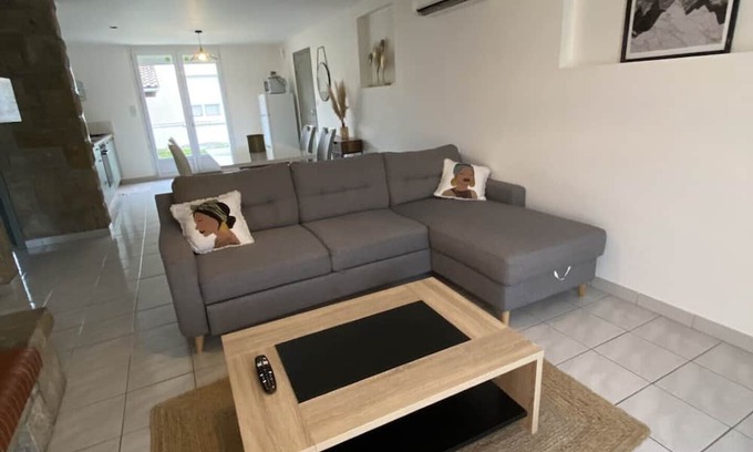 Saix Apartment | Guest Rated 10/10: Cozy 2-Bedroom Apartment with Garden