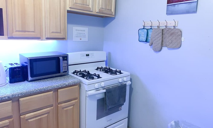 Ocean Hill House | Budget-Friendly Brooklyn Stay with Kitchen Access