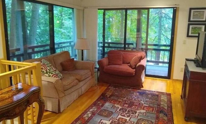 Pound Ridge Cottage | Pet-Friendly Retreat in the Adirondacks of Westchester