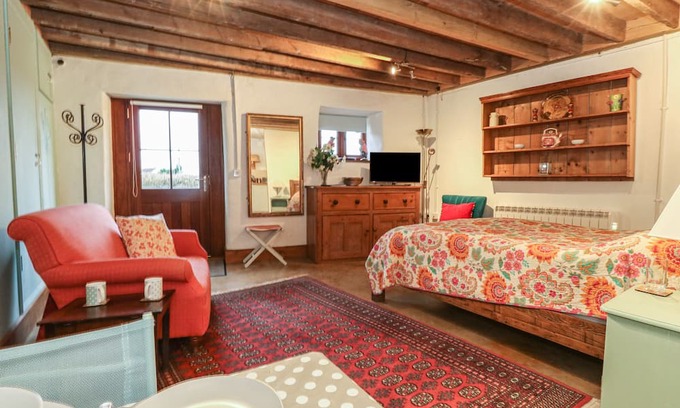 Sherborne Cottage | Pet-Friendly Escape at The Brides Room in Sherborne