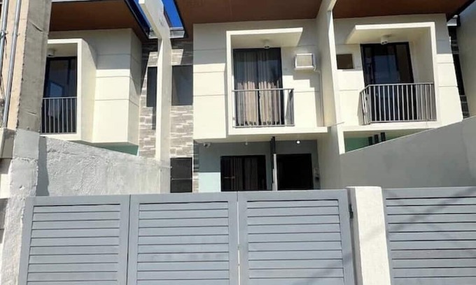 Dumaguete House | Cozy Cattleya by Elle's Place - 2BR with Kitchen & Pool
