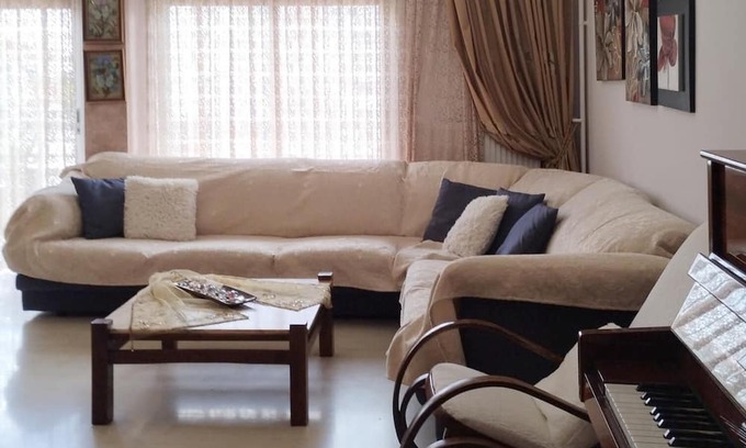 Volos City Centre Apartment | Electra Central Flat: Pet-Friendly Escape with Spa & Hot Tub