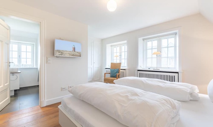 Kleinmorsum House | Discover Hüs bi Koog 1: Pet-Friendly Retreat in Morsumer Wiesen