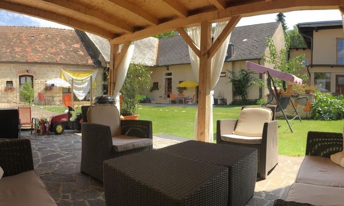 Josefstadt Apartment | Cozy Apartment Nr. 1 with Ocean View & Pet-Friendly Amenities