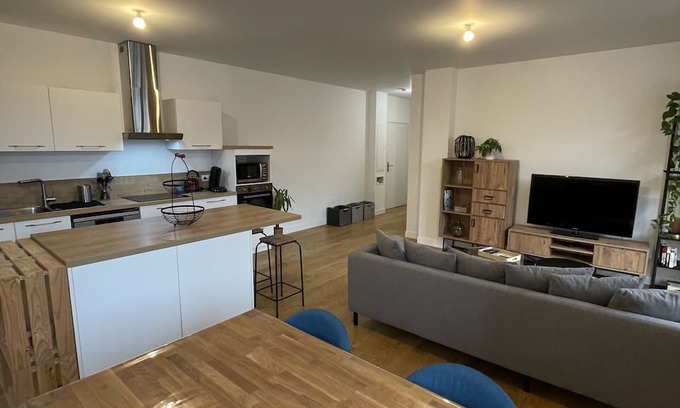 Bollee Apartment | Discover L'Amadeus: Family-Friendly Stay in the Heart of Le Mans