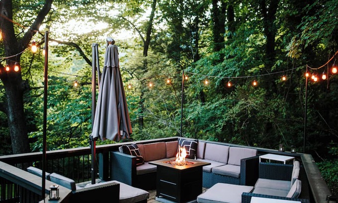 Clayton House | One of a Kind Stunning Lodge for 10 -Walk downtown+pool+hot tub+fire place