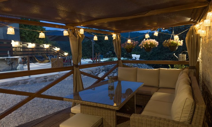 Covelo House | Discover Casa Camu - Relax by the Pool with Breakfast
