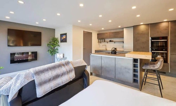 Holmbridge Apartment | Discover Pâl Lodge: Family-Friendly & Pet Friendly Retreat