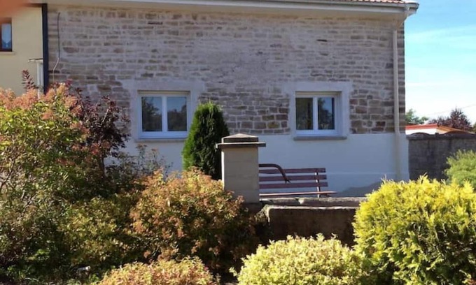 Jeuxey House | Cozy Gite "La Menuiserie" with Breakfast and Family Appeal