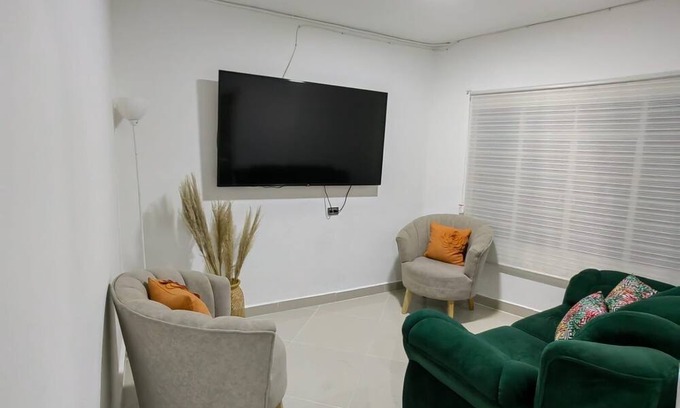 La America House | Family-Friendly Stay at Makarena Home with Pet Amenities