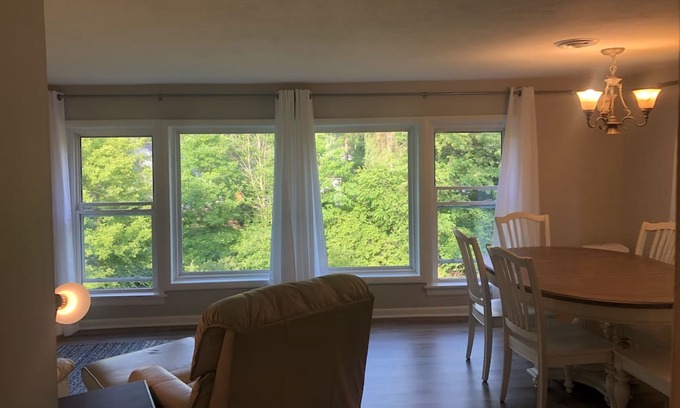 Chardon Apartment | “Sojourn On South” Comfortable and Quiet 2 Bedroom Apartment