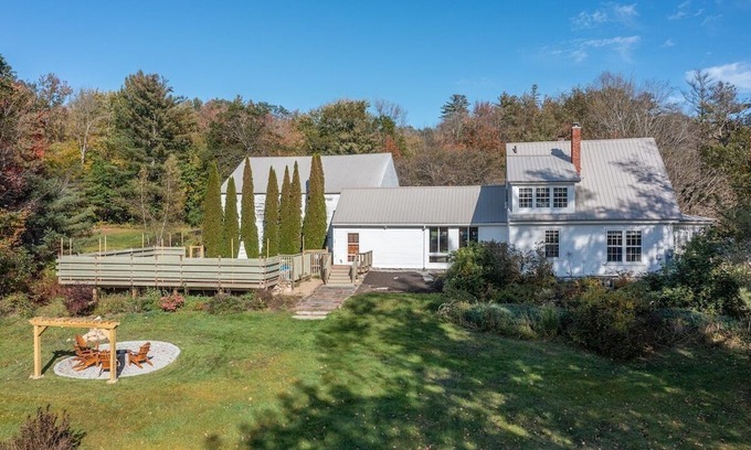 Meredith House | Charming Newly Renovated 1840 Farmhouse with Pool