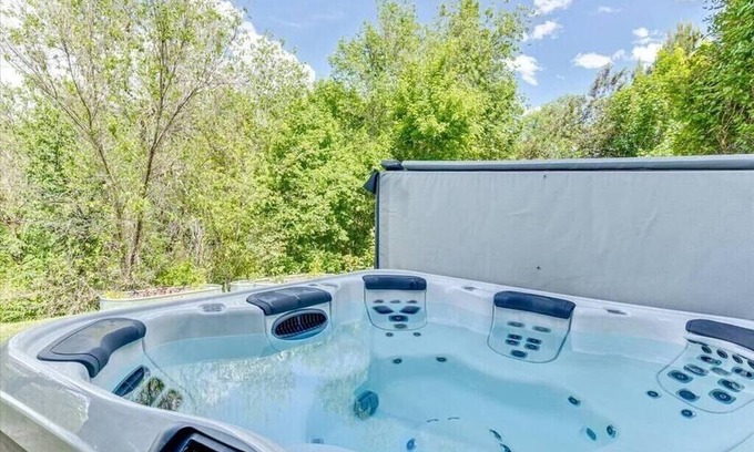 Highland House | Highland Oasis | New Hot Tub | Hammock | Fire Pit