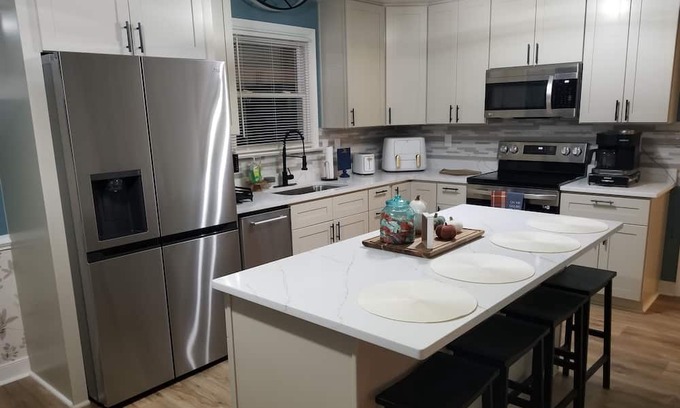 Varina House | Cozy Private Home Minutes from Airport and Downtown