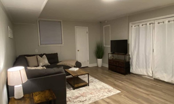 Charlotte Park House | Pet-Friendly 2 Bed Retreat in Charlotte Park, Nashville