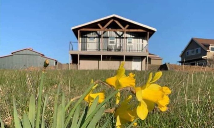 Warren Apartment | Secluded Escape Near Portland: Indulge in Luxury Retreats