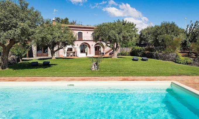 Milo Villa | Discover Villa Inessa: Ideal Getaway near Mount Etna