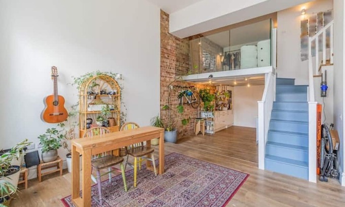 Wallington Apartment | NY style studio 26 min to London
