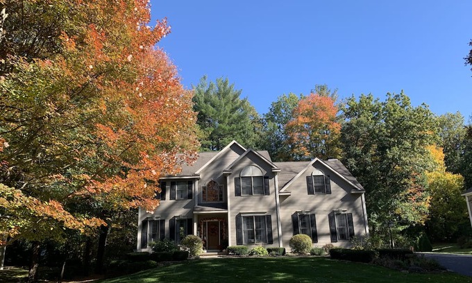 Gansevoort House | Belmont Stakes Availability! Large family home with pool-golf course community