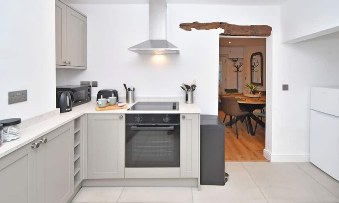 Sandbach House | Discover Comfort and Convenience at Chapel House Today!