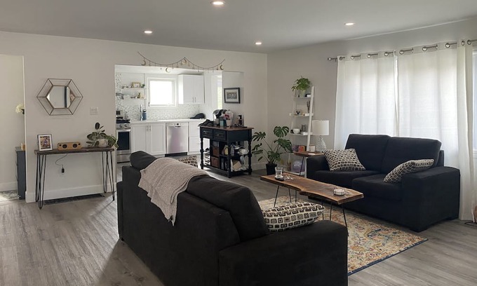 Port Stanley House | Cozy Lakehouse in Port Stanley - Walk to Beaches!