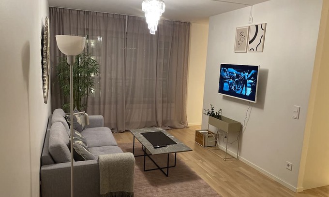 Solna Apartment | Mysigt Lägenheten Nära Stan
