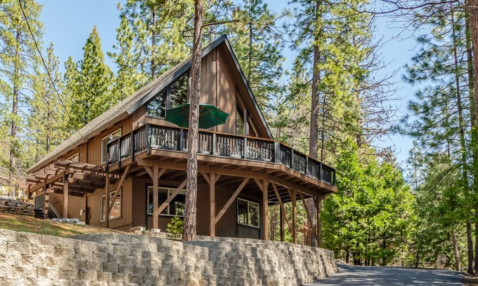 Glencoe Cabin | Country Club Chalet: Free Lake Access & EV Charging