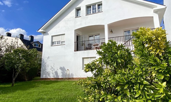 Ortigueira Villa | Lovely, spacious, sunny Villa with private fenced-off garden near beaches!