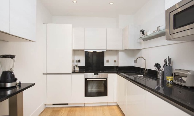 St. Helen's Apartment | Top-Rated One-Bed Apartment Near Portobello Road