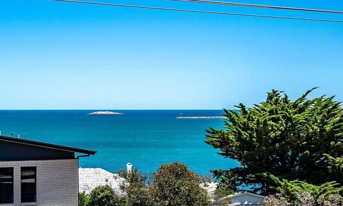 McCracken House | Oceanfront Retreat at Bennys - Perfect for Family Getaways