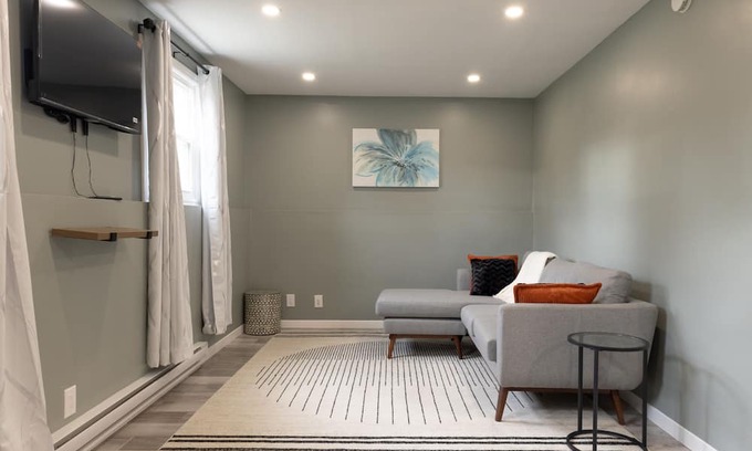 Kemptville Apartment | Newly Renovated 2bed/1bath Apartment / Cozy&Clean