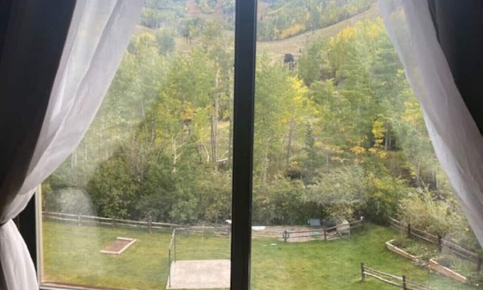 Glenwood Springs Cabin | Inviting Mountain View Room #6 with Cozy Fireplace