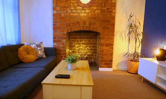 Prestwich House | Comfortable King Bed House Steps from Heaton Park