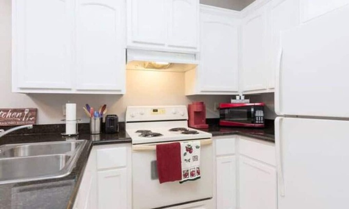Edinburg Apartment | Ideal Spot for Families: Pet-Friendly Stays & Breakfast