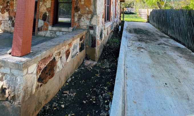 Heritage House | Unique Spaceship Ranch House in Historic San Marcos
