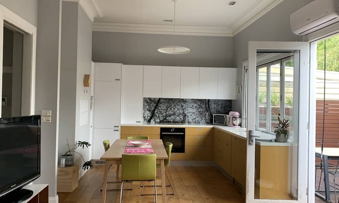 Flemington House | Family-Friendly Retreat in Inner-City Melbourne - Flemington