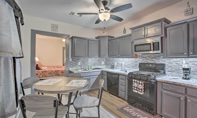 Freret Cottage | Family-Friendly Uptown Nola Abode Near French Quarter