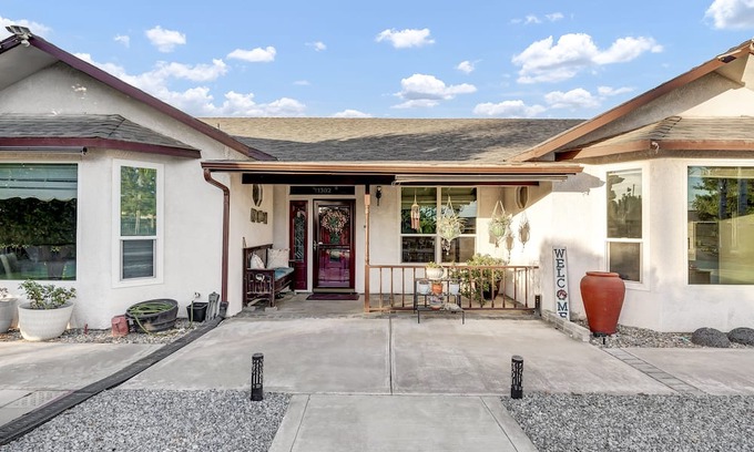 Hanford House | Beautiful Garden Home in Hanford