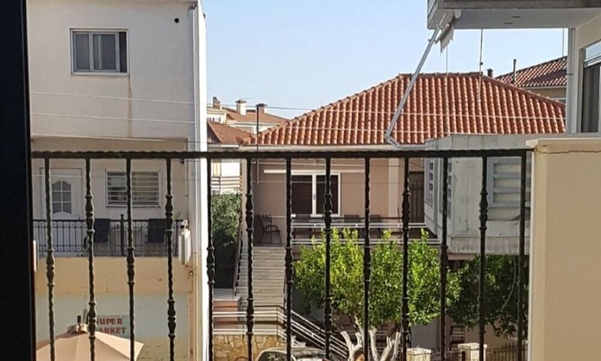 Paralio Astros Apartment | Great location, only 100m from beach.