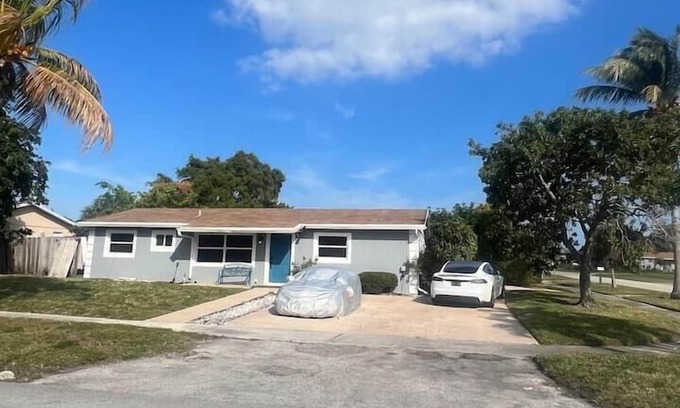 Deerfield Beach Apartment | 3 Bedroom 754301 by Houzlet