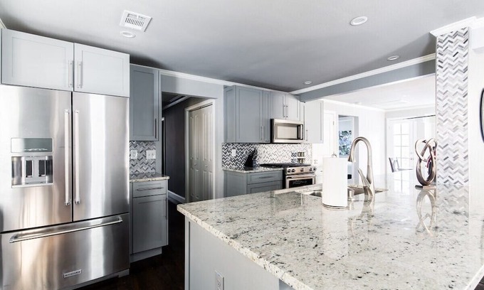 Kessler House | Ideal Group Retreat with Private Pool and Breakfast