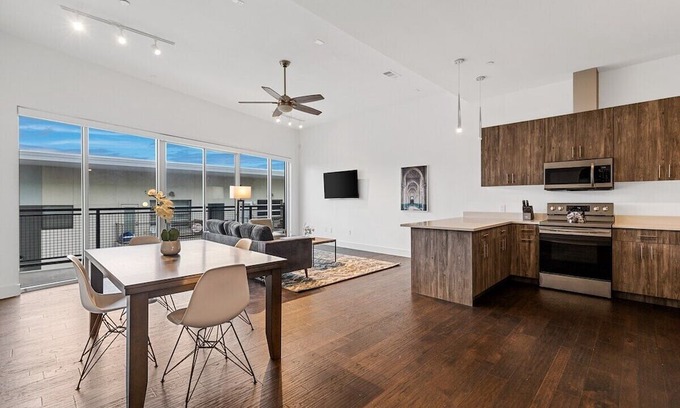Cedars Apartment | Modern City Apartment with King Bed and Gym Access