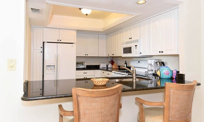 Siesta Key Condo | Discover Peppertree Bay: Beachfront Paradise Awaits