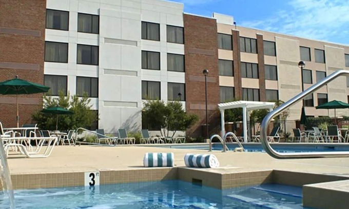 Rocky Mount House | Southern Comfort! Onsite Pool, FREE Parking! Minutes to Rocky Mount City Lake