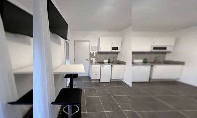 Benicalap Apartment | 10 Minuten zum Stadtzentrum, Haustürbus, Straßenbahn 3 Minuten. Studio Grass