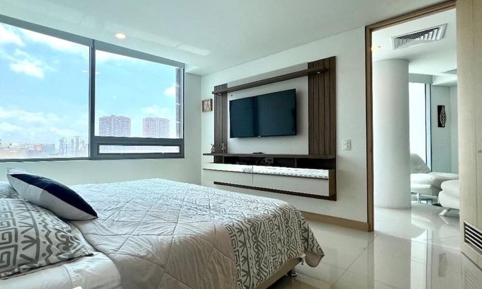 Riomar House | Elegant Apartment with Pool, Gym & Free Wi-Fi at Hilton