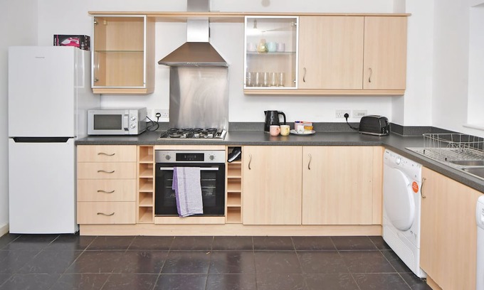 Newcastle-Under-Lyme House | Tansey House: A Peaceful Retreat with Family-Friendly Amenities
